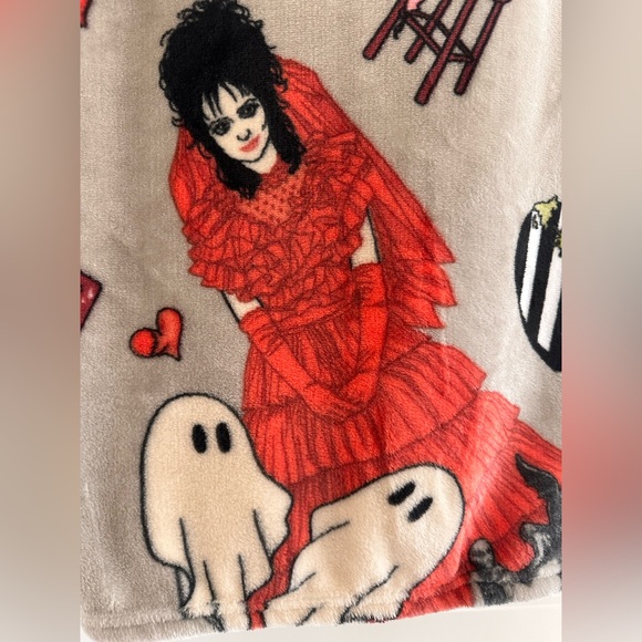 Beetlejuice Valentines Lydia Throw Blanket - Picture 2 of 5